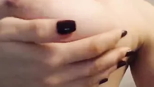 Пышногрудая рыжая KissMeIndef8 эротично раздевается