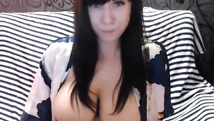 Симпатичная margo7468 демонстрирует большие сиськи