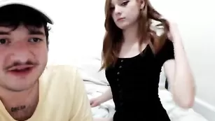 Рыжая малышка делает качественный минет coffincouple