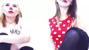 Юные кокетки демонстрируют пизду KeishaMarisa