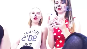 Юные кокетки демонстрируют пизду KeishaMarisa