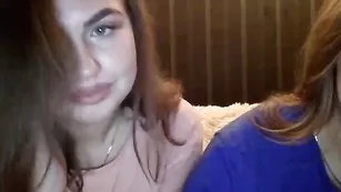 Роскошные телки nemrazi мнут большие сиськи