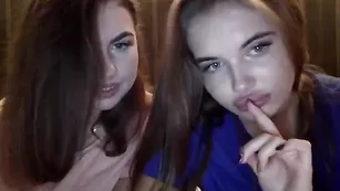 Роскошные телки nemrazi мнут большие сиськи