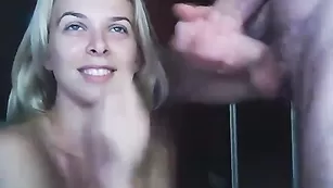 Блондинка sanvon13 с маленькими сиськами