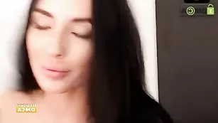 Горячая нимфа ms_nessa обнажает бритые дырочки