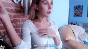 Смазливая модель SexySabotage позирует во фри