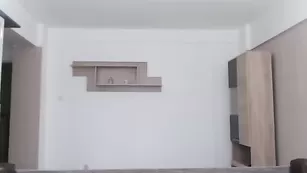 Темноволосая самка sexanddeepthroat трахается в обе дырочки