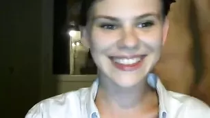 Худенькая красотка страстно целуется analvirgin