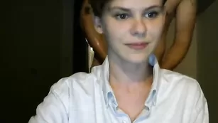 Худенькая красотка страстно целуется analvirgin