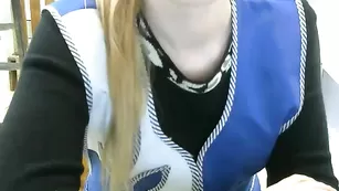 Рыжая шалава minimiki развлекается с вибратором