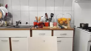 Татуированная сучка Viciousqueen трахает дырочки