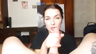 Рыжая красотка делает минет house_of_sin