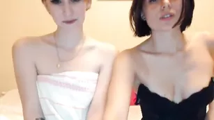 Скромные лесби светят сиськами 2BadGirls