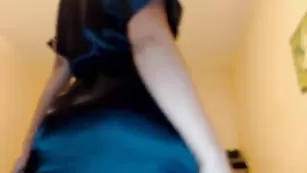 Жопастая девочка отсасывает член cherryberry18