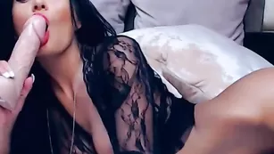 Грудастая курва Amberwillis трахает пизденку