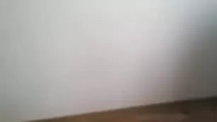 Худая куколка отсасывает хуй vikikinkygirl