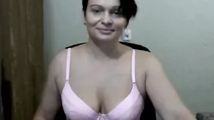 Зрелая NatyFlower раздевается перед вебкой