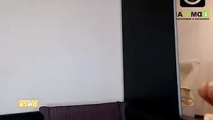 Шлюшка ms_nessa танцует стриптиз