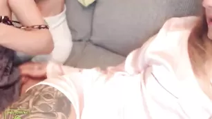 Кокетливые бляди babymelony показали сиськи