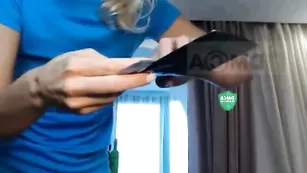 Роскошная блонда elfiiyka мастурбирует киску