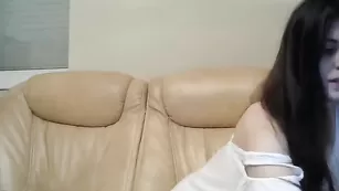 Черноволосая шкура трахается в пизду hellosweetie22