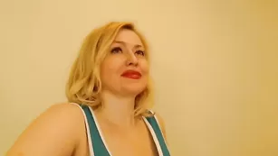 Пышная стерва duchess1 мастурбирует пизденку