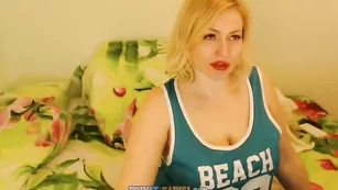 Полная дамочка duchess1 трахает киску рукой