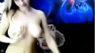 Шальная девочка Lollie дразнит красивыми сиськами