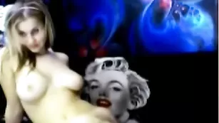 Шальная девочка Lollie дразнит красивыми сиськами