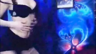 Симпатичная Lollie демонстрирует большие сиськи