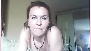 Зажигательная самка мнет огромные дойки