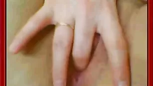 Жаркая самка пальчиками дрочит пизду 476_1Swety