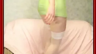 Жаркая самка JennyXOX мнет большие сиськи