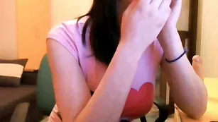 Знойная модель RByanka дразнит большими сиськами