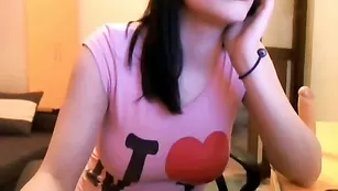 Знойная модель RByanka дразнит большими сиськами