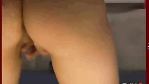 Сисястая блондинка Pippa ласкает бритую писечку