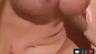 Грудастая девочка Milo4ka трахает пизденку