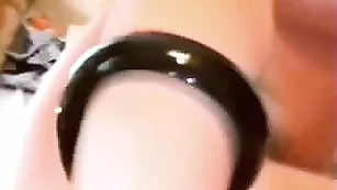 Симпатичная пассия naughtybabe трахает анальное отверстие