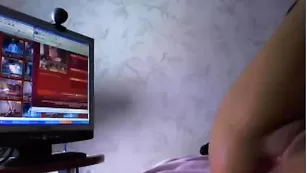 Голая проказница MelenaSuka_1212115 занимается мастурбацией