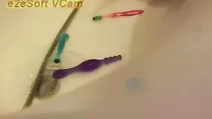 Озабоченная MelenaSuka_2911115 дрочит пизду в ванне