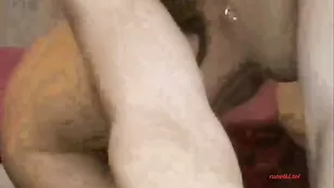 Худая шлюшка SweetValery мастурбирует бритую пизду