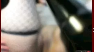 Черноволосая дамочка Boginj24 доводит себя до сквирта