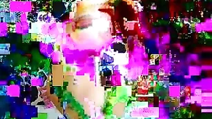 jessica танцует стриптиз и дрочит пизду