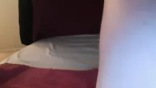 Прелестная шлюшка lilnepatiz ласкает половые губки