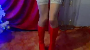 Изящная шлюшка Idolly ласкает красивые сиськи