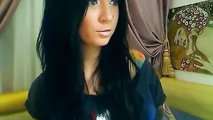 Похотливая девица CollegeGirlX теребит мокрую щелку