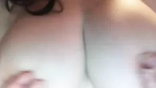 Сисястая брюнетка обнажается и лижет сосочки