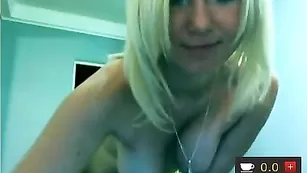 Страстная нимфа jasmin666 пальчиками трахает дырочки