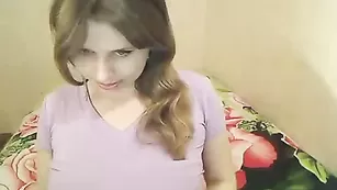 Смазливая девочка K0shechka ебется секс игрушкой