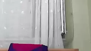 Божественная стерва hotgirl4u яро дрочит задницу